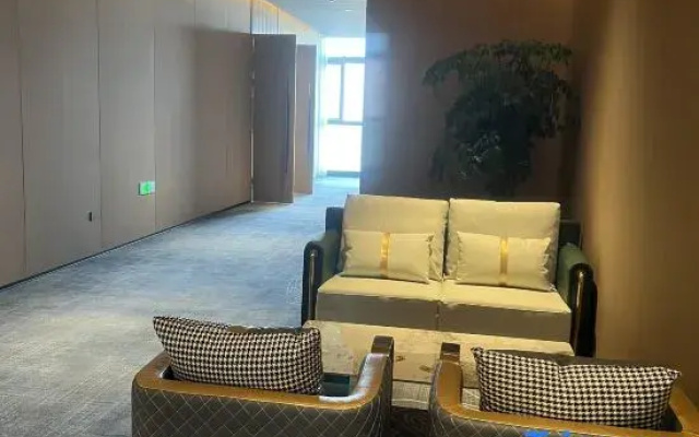 La Joie Hotel
