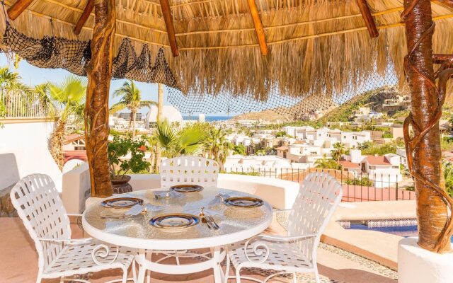 Short Walk to Downtown&Beach from Villa Serrana