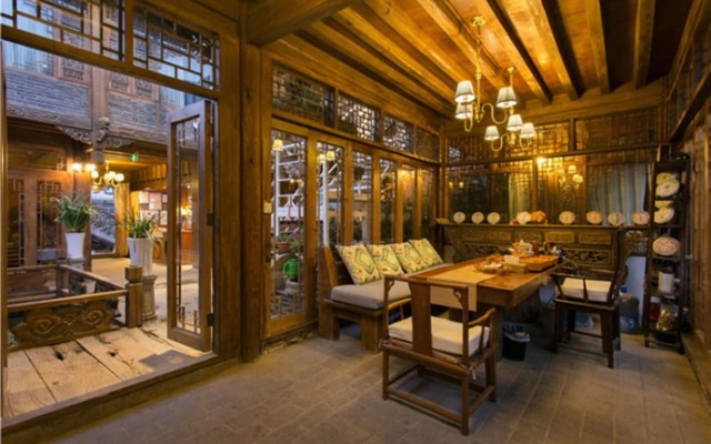 Floral Hotel Lijiang QianlizoudanjiYunju