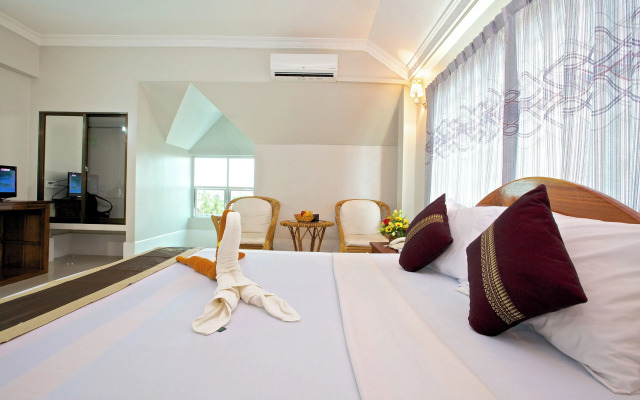 Damnak Riverside Villa