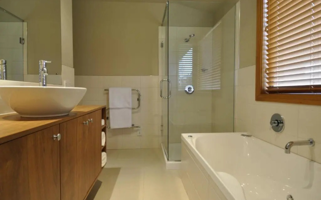 Lansdown Peaks Apartments