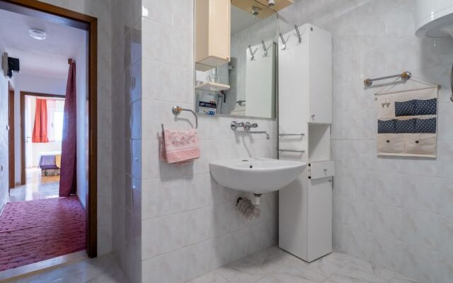 Modern Apartment in Okrug Gornji With Swimming Pool