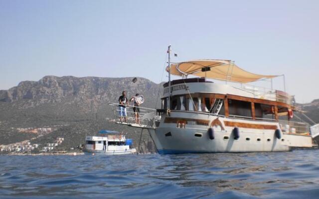 Yuzer Hotel Sude Boran