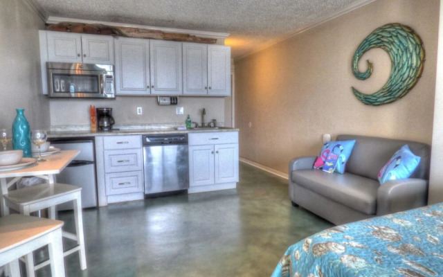 Pet Friendly Gulf Views On the Beach Steps Away 2nd Floor Private Deck