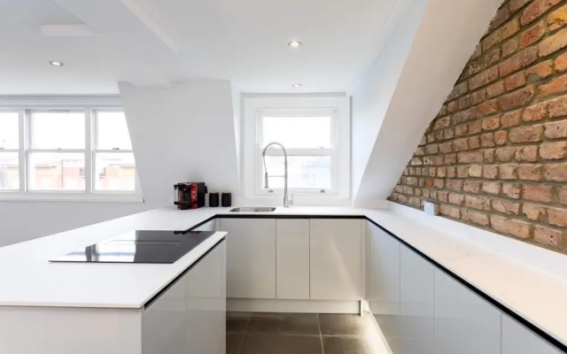 Bright Maida Vale Apartment