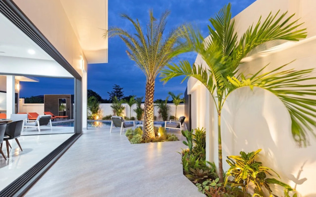 Ultra Luxury Villa Oxygen Pool Brianna 4
