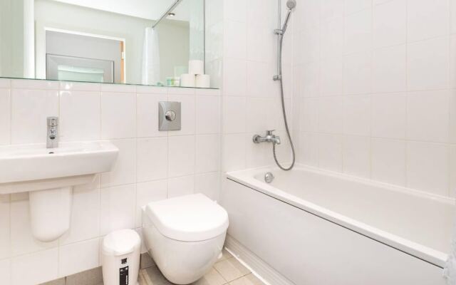 Light and Bright 1BR Apartment Close to Station