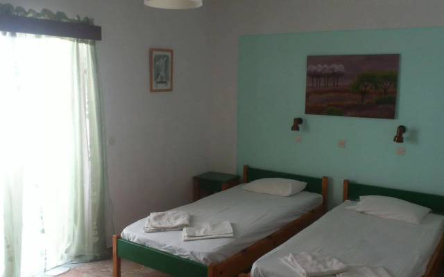 George's Studios & Apartments
