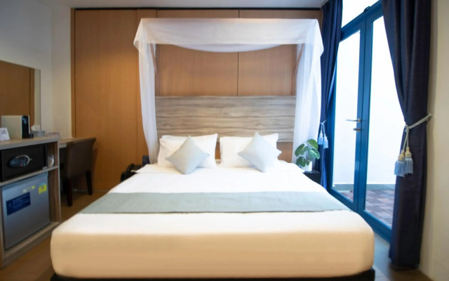 Victoria Hotel, a NuVe Group Collection