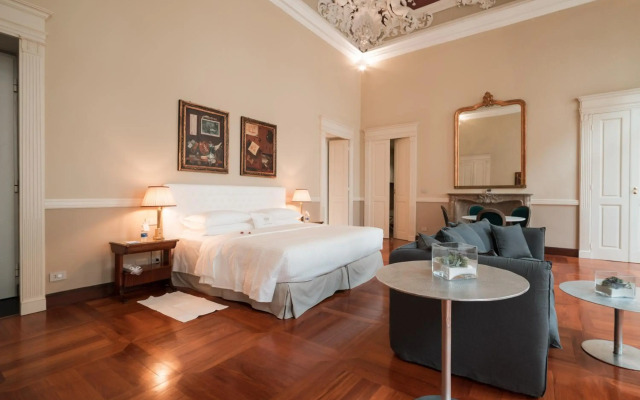 Royal Palace Luxury Suites & Hotel