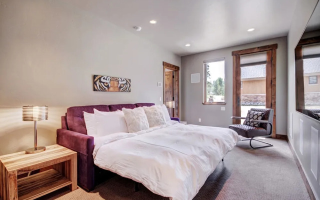 Slope View  3 Bedroom Townhouse by RedAwning