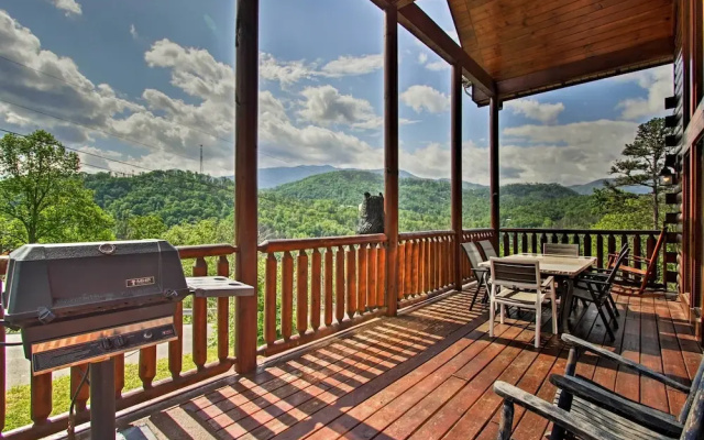 Expansive Gatlinburg Cabin: Hot Tub, Deck & Grill!