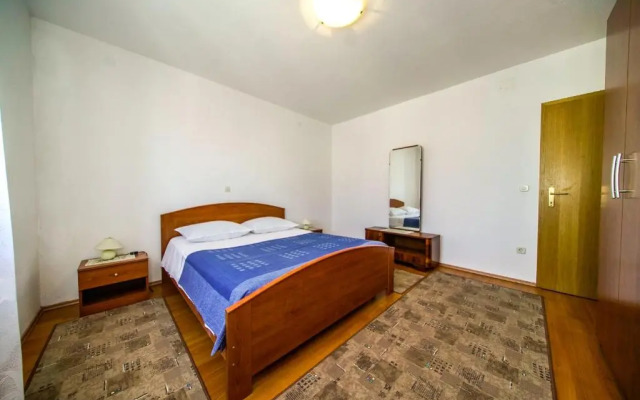 Apartments with a parking space Postira, Brac - 18472