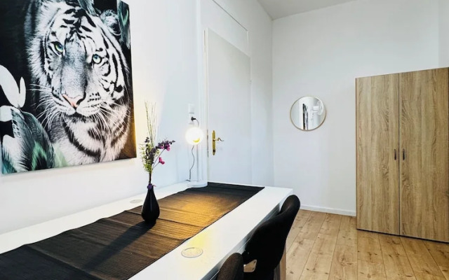 Cozy House  Terrace &Garden  Sleeps 34