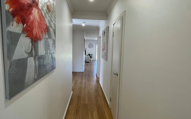 Relax 5 BRM Rental house near Melton