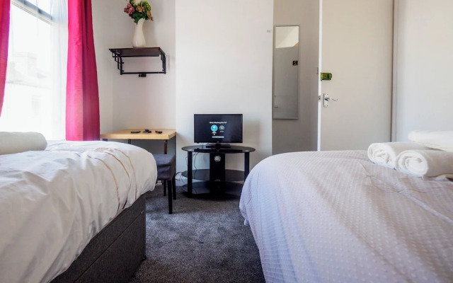 12 Cornwallis Lodge Family Room 1