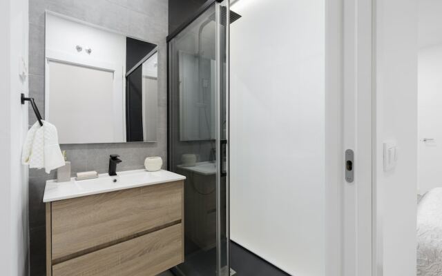 Atocha Apartment by FlatSweetHome