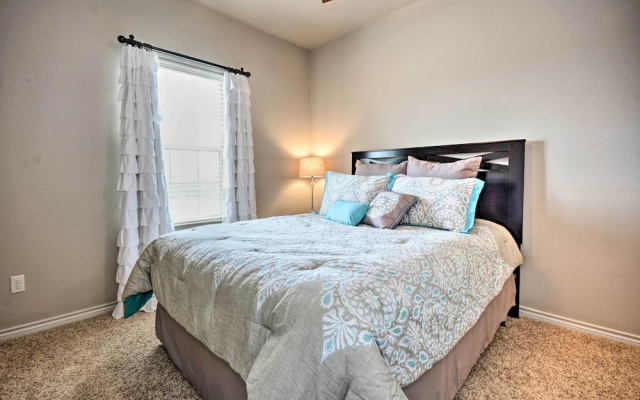 College Station Townhouse w/ Private Patio