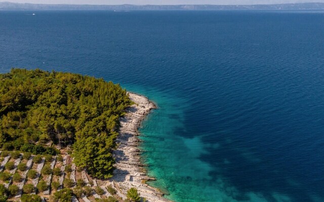 Amazing Home in Blato with Hot Tub, WiFi & 5 Bedrooms