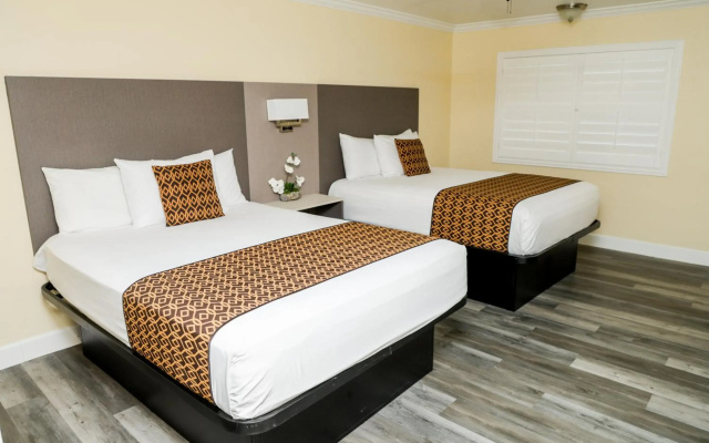 Silver Surf Motel