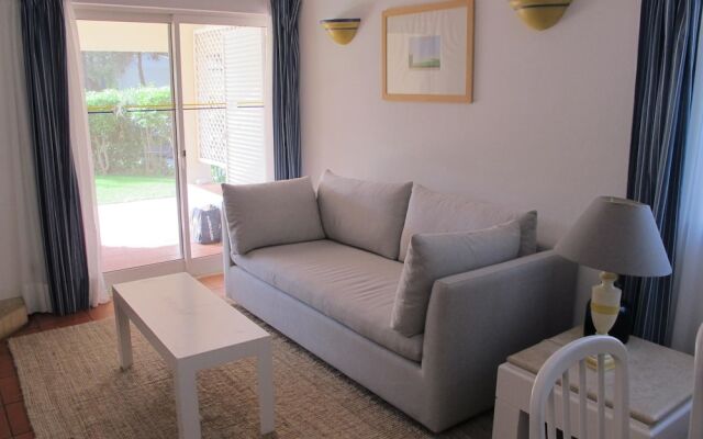 House With one Bedroom in Faro, With Pool Access, Furnished Garden and