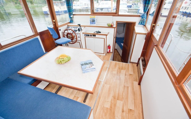 Boats & Yachts at Zehdenick Harbor by Kuhnle‑Tours