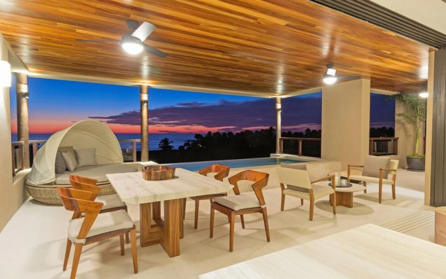 Sunny Vacation Condo 6