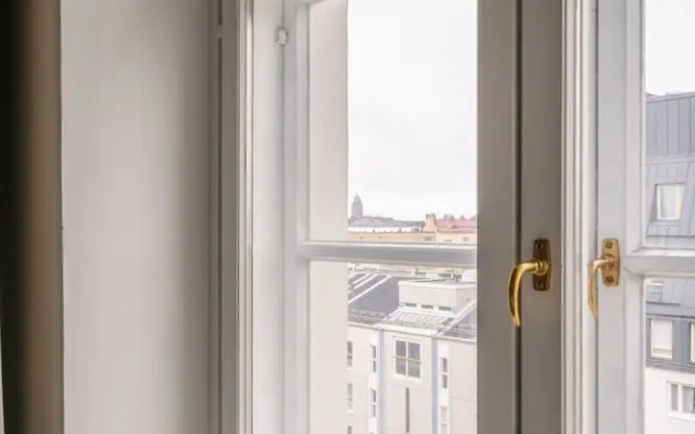 Modern Top-Floor Apt. in Helsinki