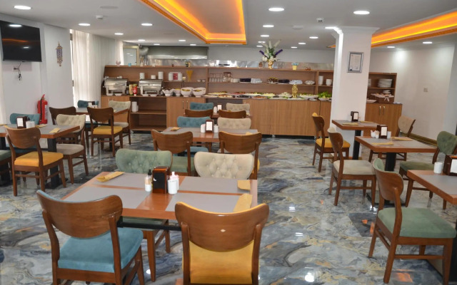 Piyes Otel