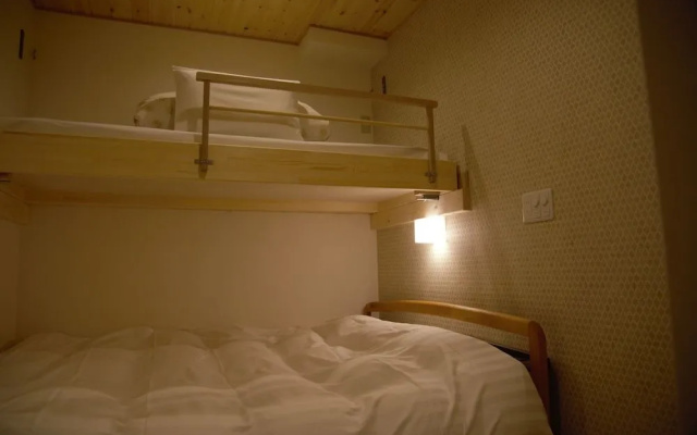Mountain Home Lodge in Deer Park – Guest Rooms – Nara