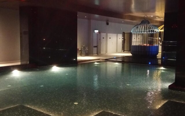 Expressionz Professional Suites by IHost Home Solutions