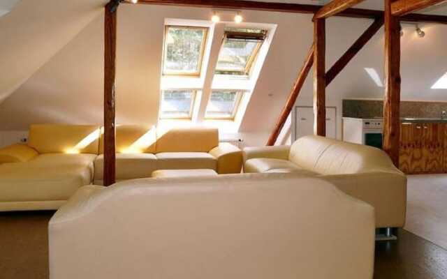 Apartment in a Villa With Park in Grossschirma