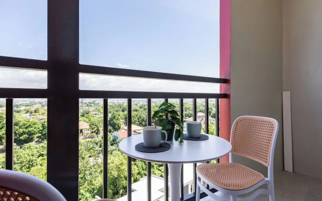 Chic Studio With Balcony & City View Near Airport