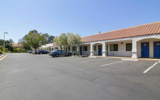 Motel 6 Thousand Oaks, CA