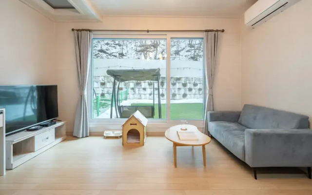 Pocheo Welcome Paw and Meow Pet Pension