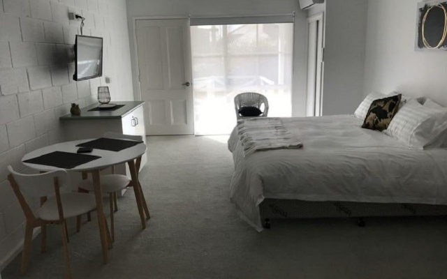 Geelong CBD Accommodation – Guest Rooms – Geelong