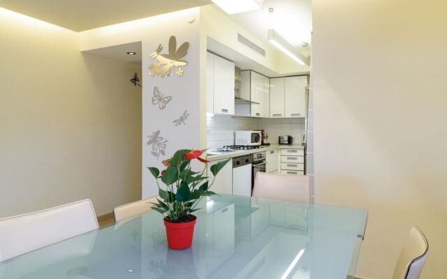 Sea View 5th floor 1 min walk to beach