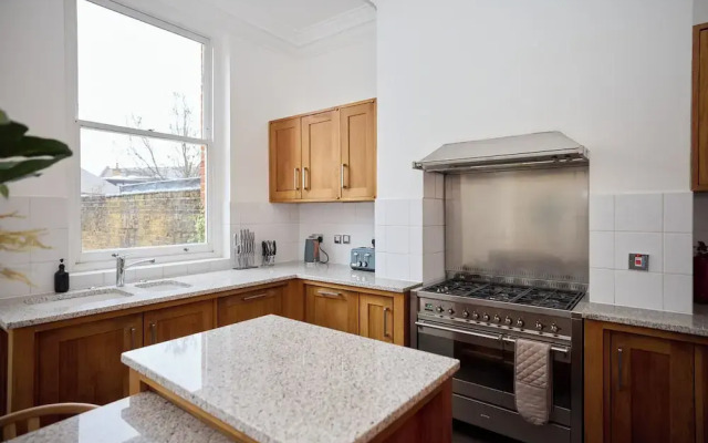 The Hampstead Getaway - Charming 5bdr Home With Conservatory
