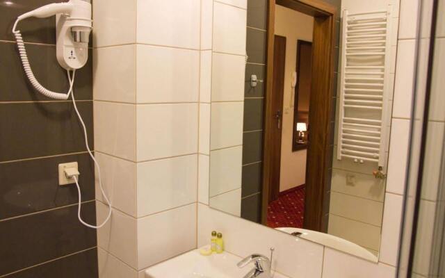 Отель Hotel i Restauracja Kochanów