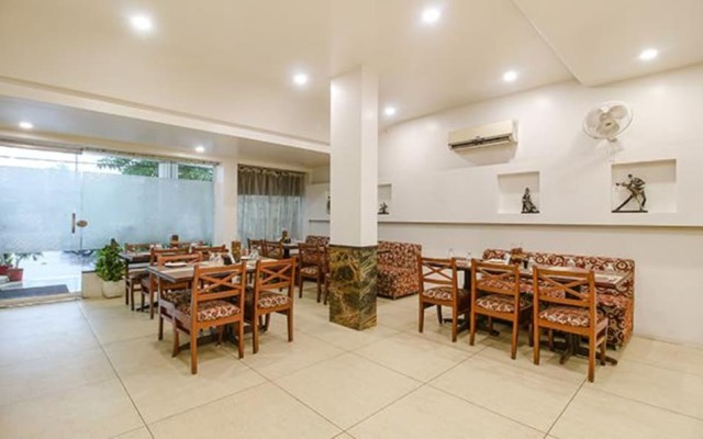 Fabhotel Silver Inn I