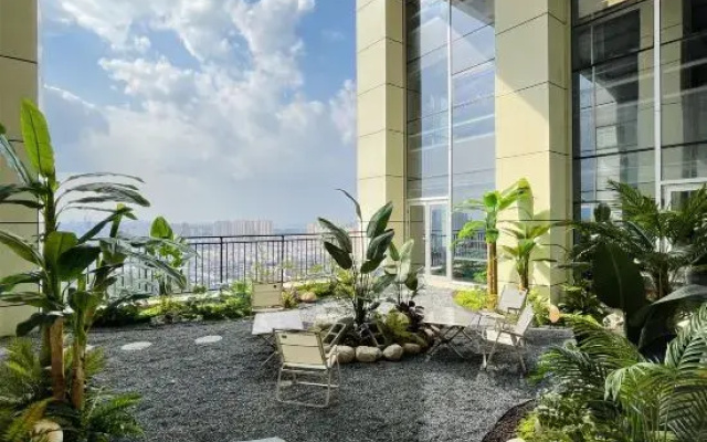 Atour Hotel Changsha media group window of the world
