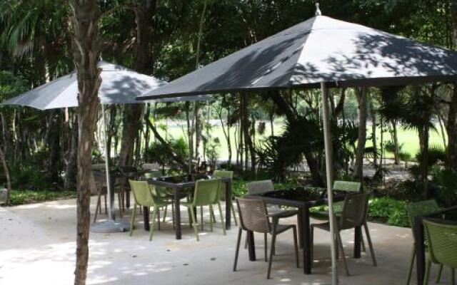 Luxury residence with pool and hotel amenities