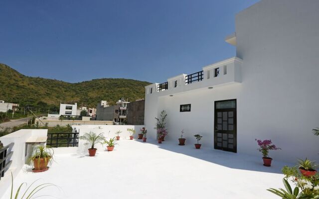 OYO 9715 Home Hill View Airport Road Udaipur