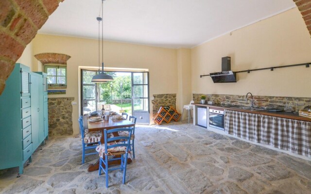 Stunning Home in Arezzo With 5 Bedrooms, Jacuzzi and Wifi
