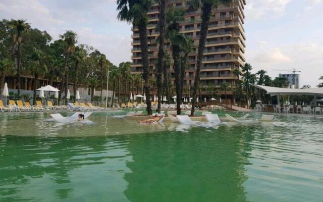 Dreamland Oasis luxury apartment