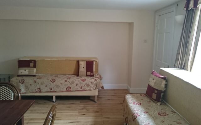 Mayville House Apartment