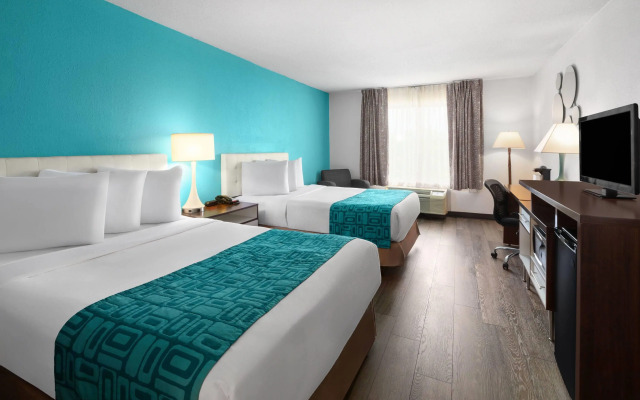 Howard Johnson by Wyndham Romulus Detroit Metro Airport