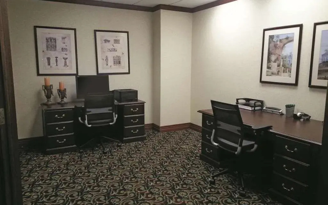 La Quinta Inn & Suites by Wyndham Madison American Center