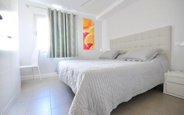El Yate Hotel