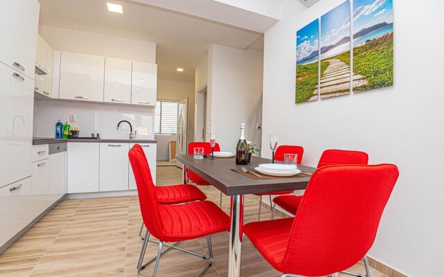 Nice Apartment in Brodarica With Wifi and 2 Bedrooms